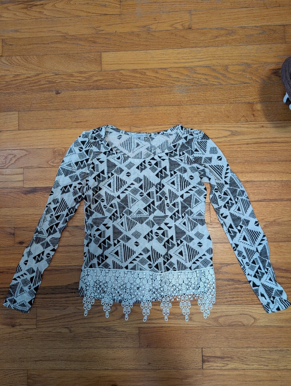 Charlotte Russe Black & White Geometric Lace-Hem Long Sleeve Top!!